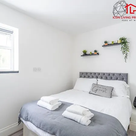 Arch-View Apartment 1 By Icon Living Properties Short Lets & Serviced Accommodation Wembley